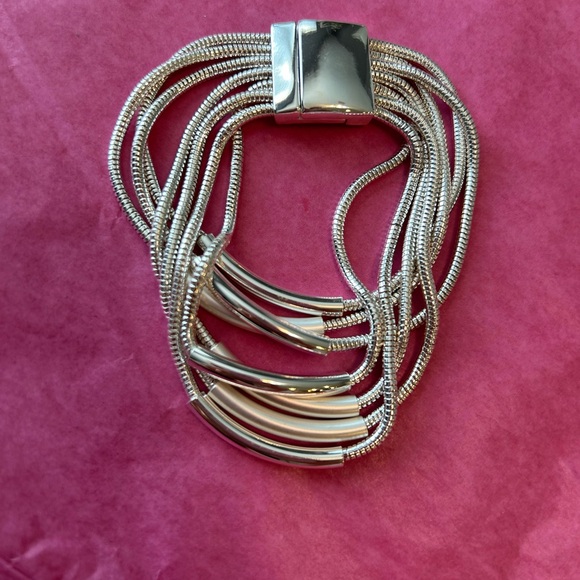 Nine West silver tone magnetic clasp bracelet - Picture 4 of 5